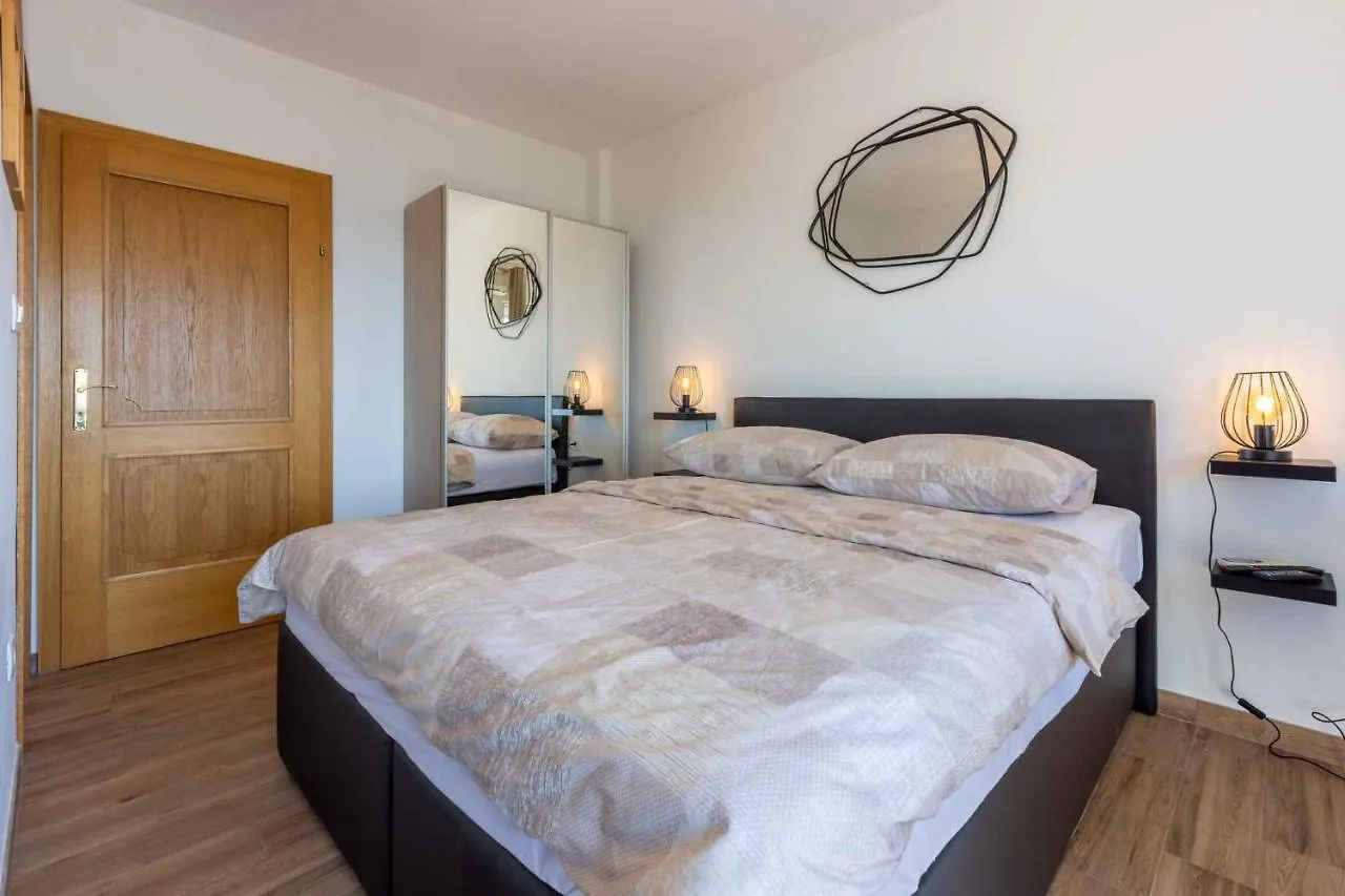 Apartments In Dramalj 39298